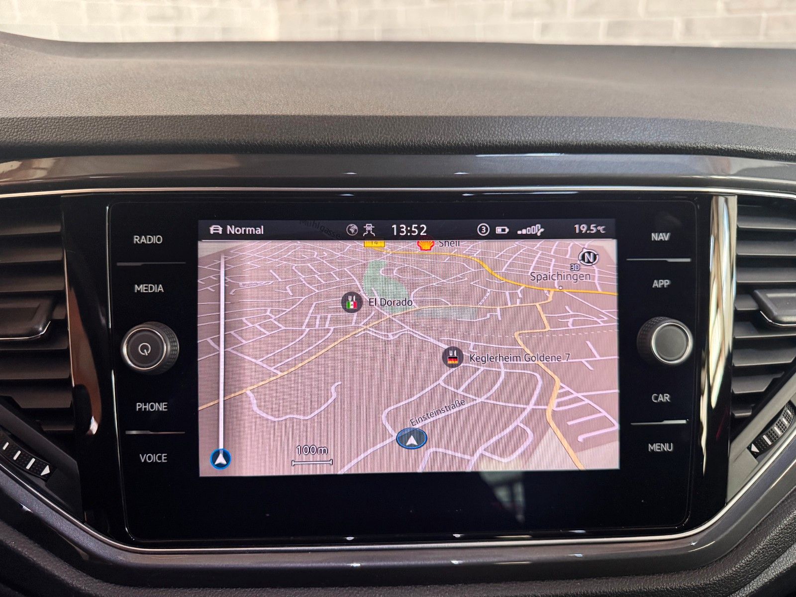 Volkswagen T-Roc Sport 1.5 TSI ACT - Samsaru's Car Outlet