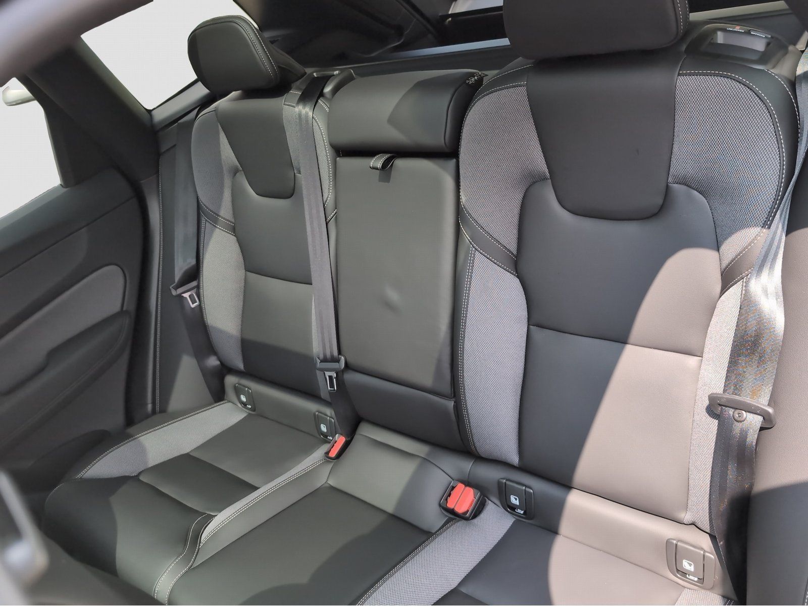 Volvo XC60 Black Edition B5 AWD Plus - Samsaru's Car Outlet