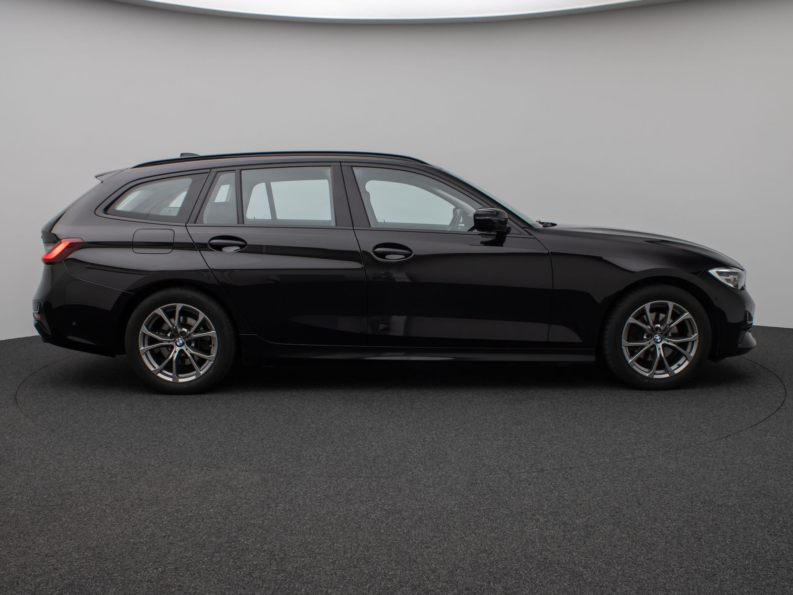 BMW 320d SportLine - Samsaru's Car Outlet