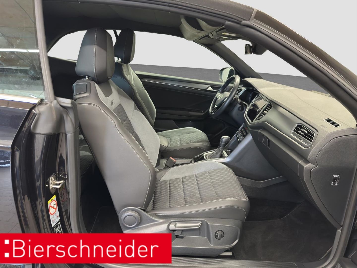 Volkswagen T-Roc 1.5 TSI DSG R-Line - Samsaru's Car Outlet