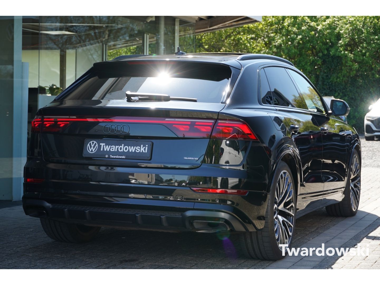 Audi Q8 50 TDI S line Pano HUD Matrix 23''B&O AHK 360