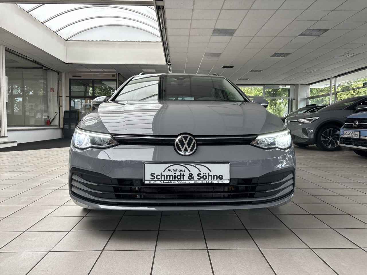 Volkswagen Golf Variant 1.0 eTSI Life - Samsaru's Car Outlet