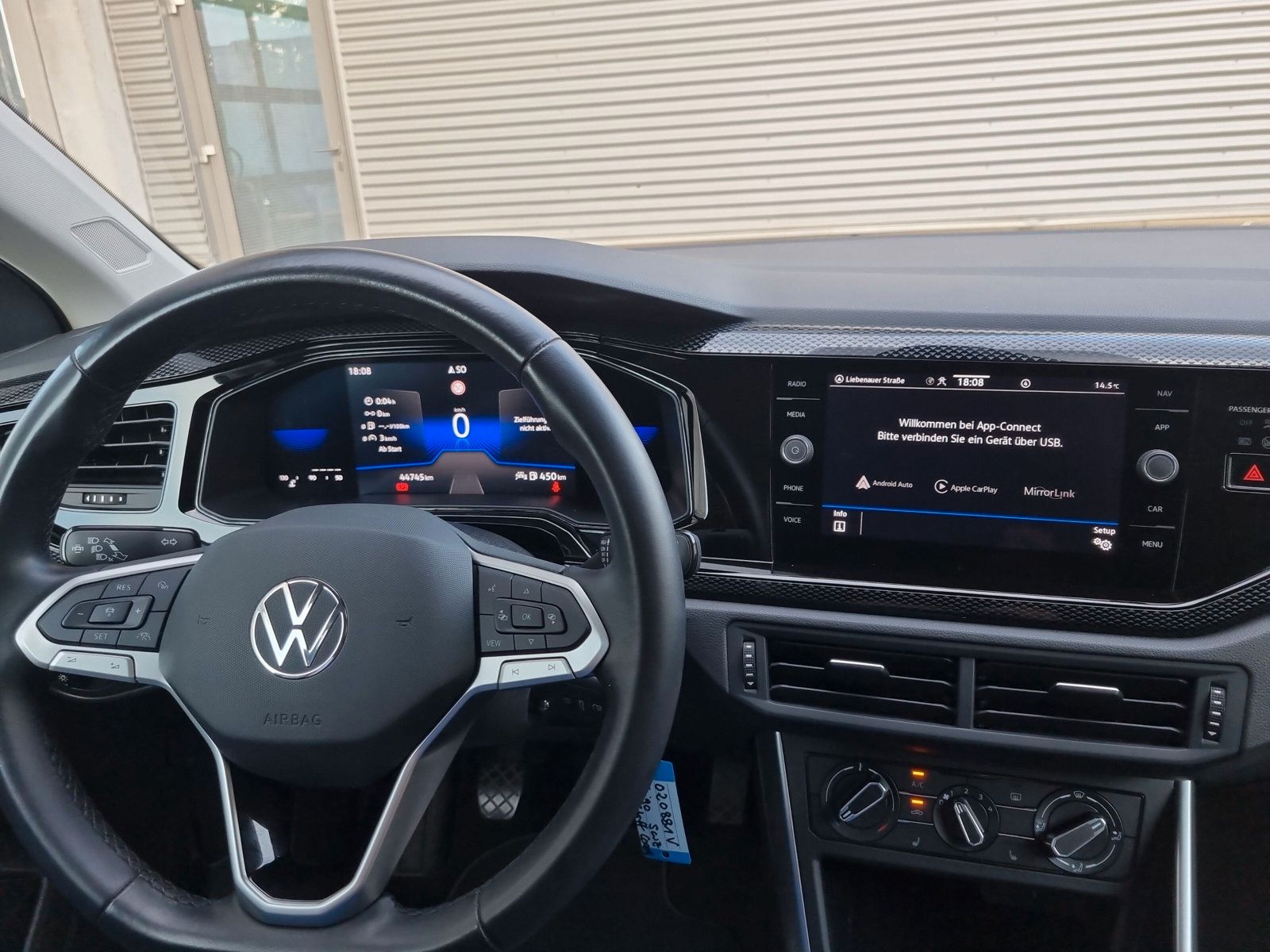 Volkswagen Taigo 1.0 TSI Life - Samsaru's Car Outlet