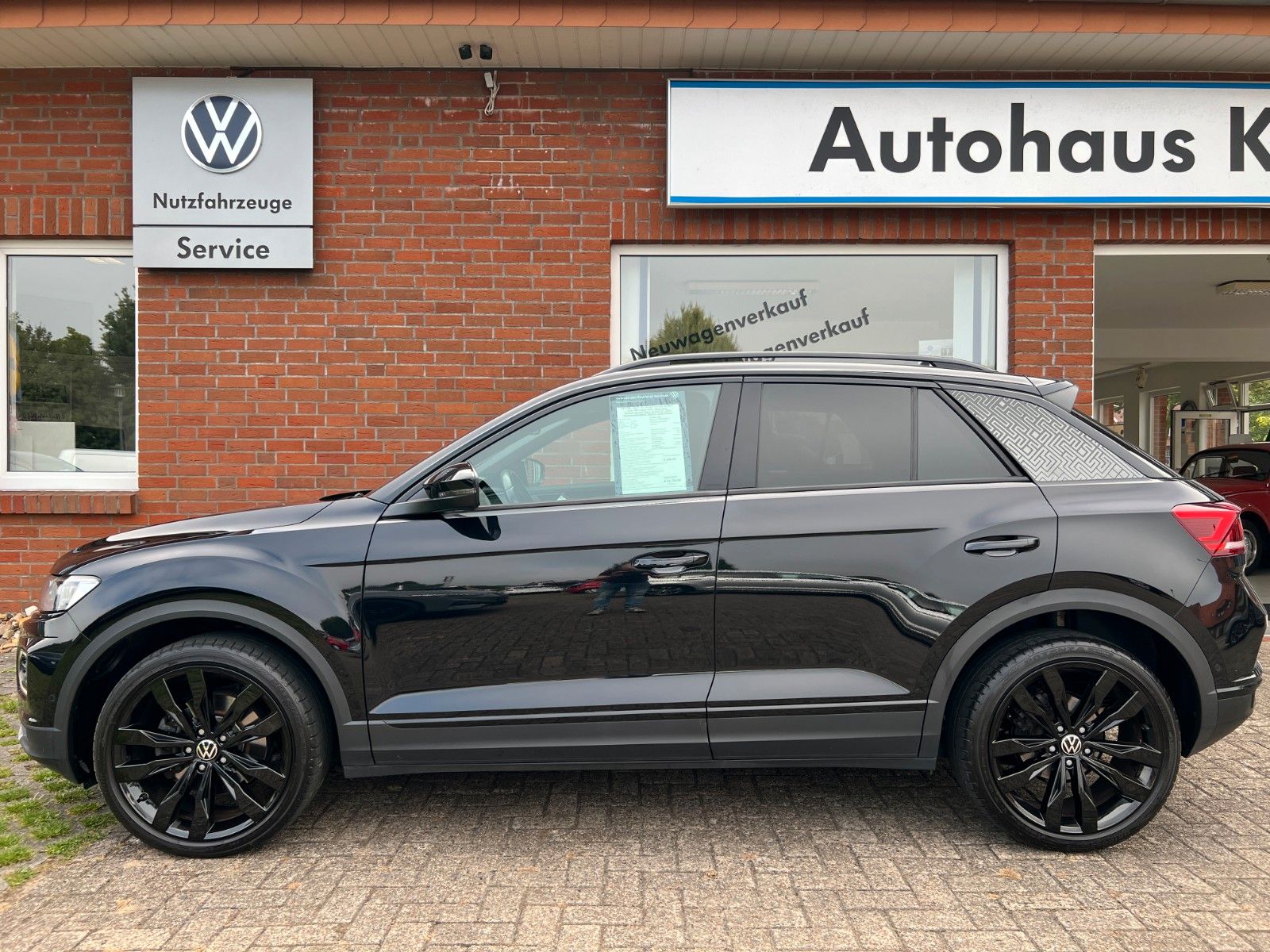 Volkswagen T-Roc 1.5TSi DSG Black - Samsaru's Car Outlet
