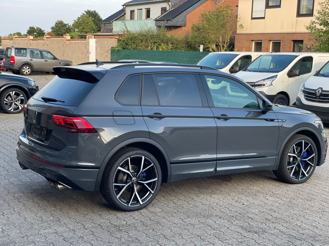 Volkswagen Tiguan R 4Motion - Samsaru's Car Outlet