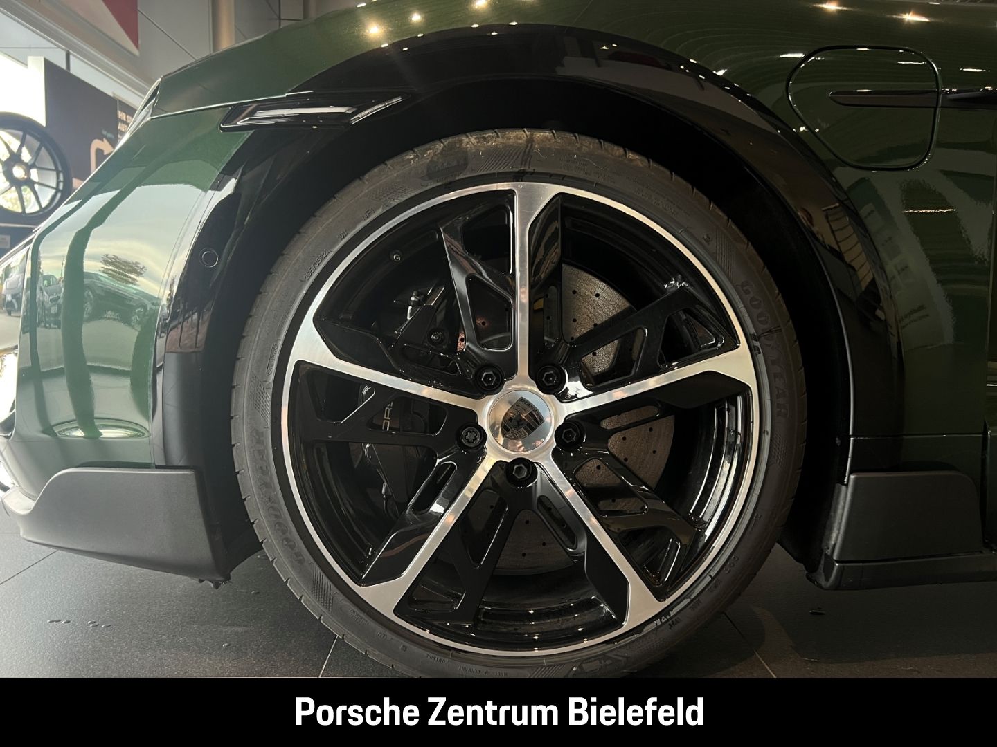 Porsche Taycan Turbo S Cross Turismo Burmester LED