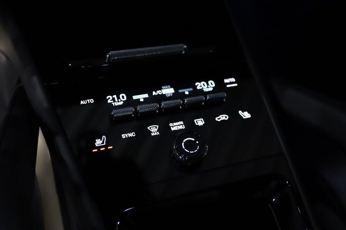 Porsche Cayenne Coupe E-Hybrid 470HP PASS-DISPLAY *VAT*