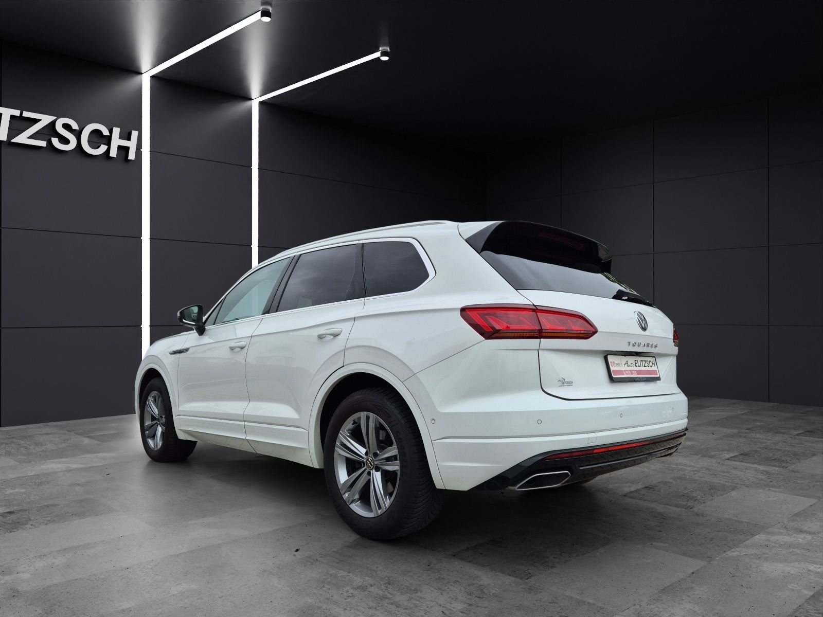 Volkswagen Touareg TDI R-Line 4M - Samsaru's Car Outlet