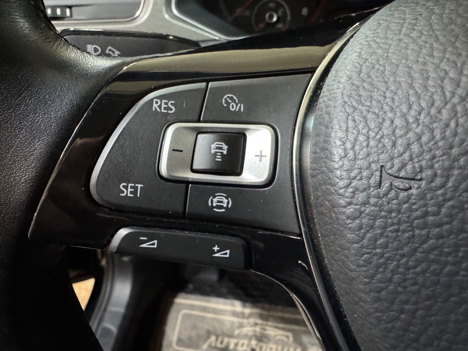 Volkswagen T-Roc Style 1.5 TSI - Samsaru's Car Outlet