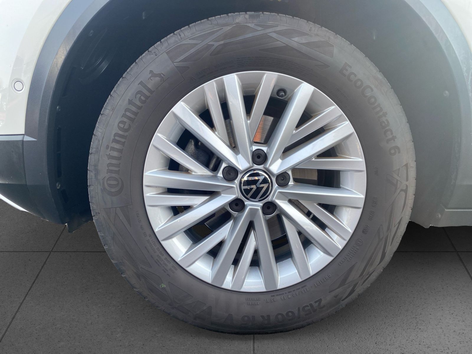 Volkswagen T-Roc 1.0 TSI - Samsaru's Car Outlet