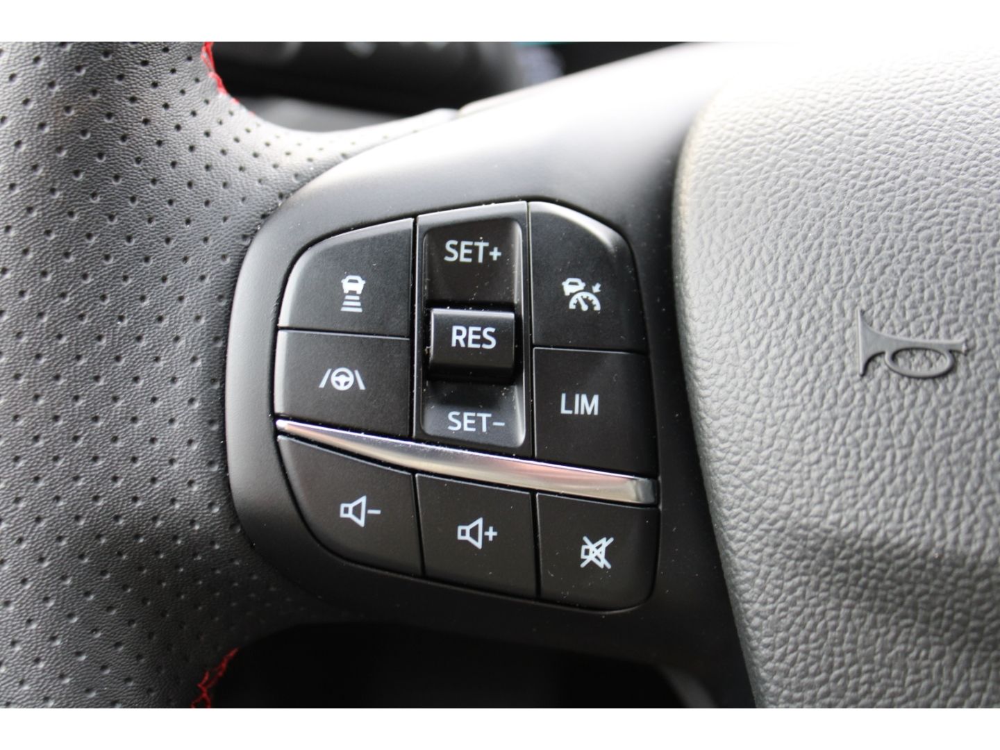 Ford Focus Turnier ST-Line ACC LED TWA Navi DAB GJR R
