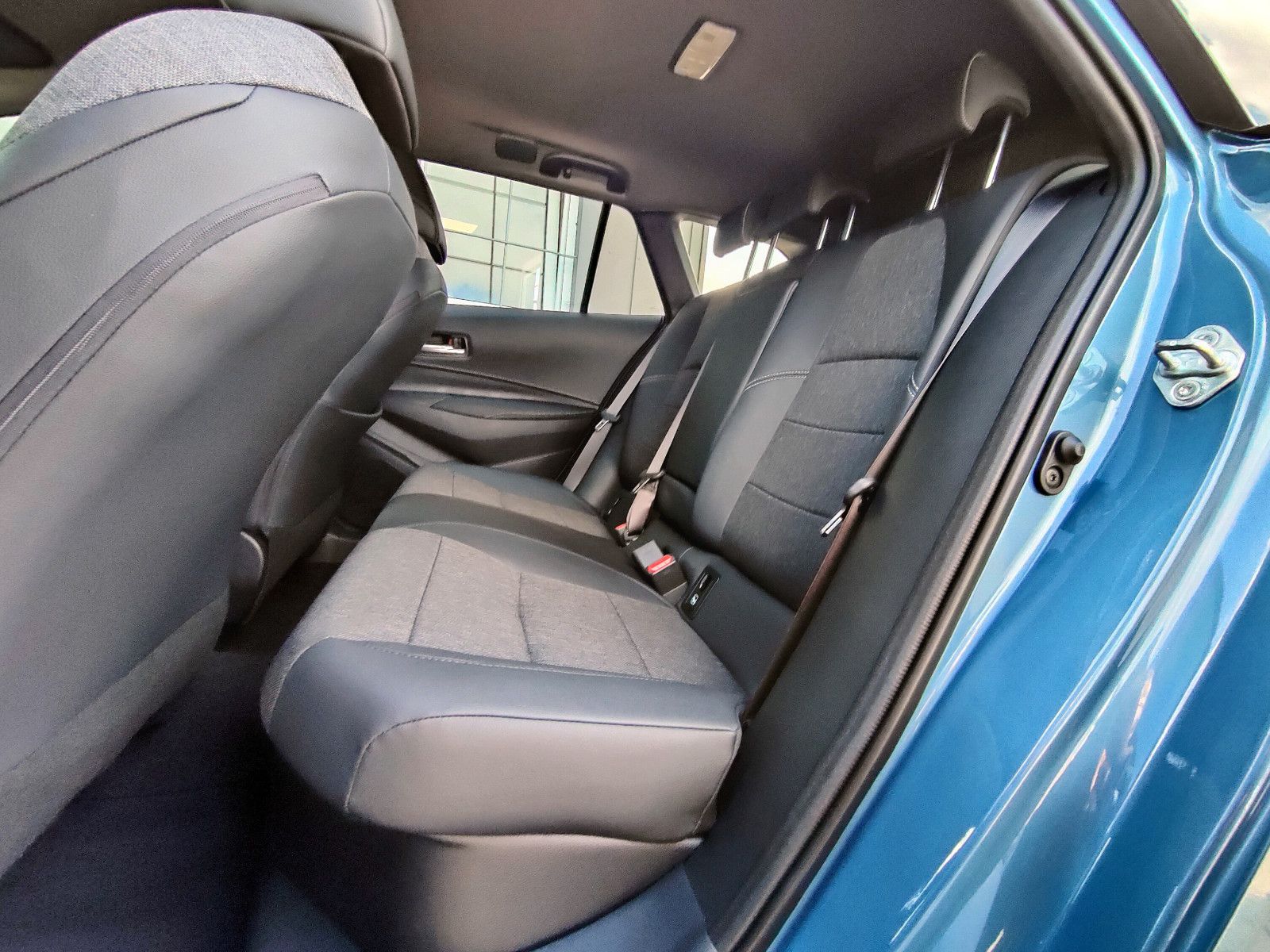 Toyota Corolla Touring Sports 2.0 Team - Samsaru's Car Outlet