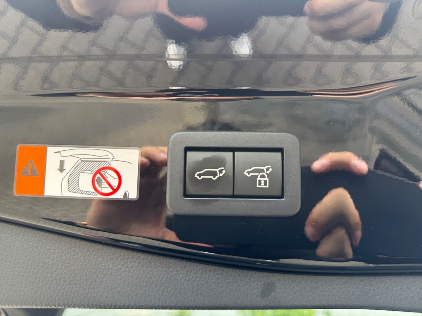 Toyota C-HR 2.0 Hybrid Lounge - Samsaru's Car Outlet