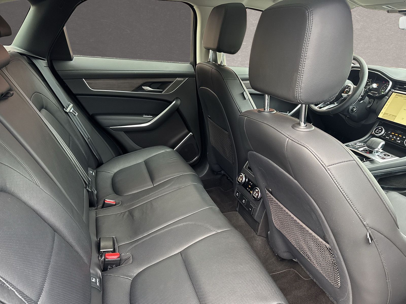 Jaguar F-PACE P400e S AWD Pano / Massage / Winter-Paket