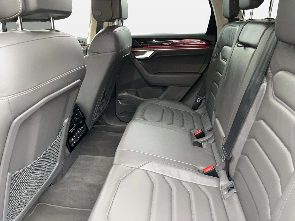 Volkswagen Touareg 3.0 TDI 4Motion tiptronic - Samsaru's Car Outlet