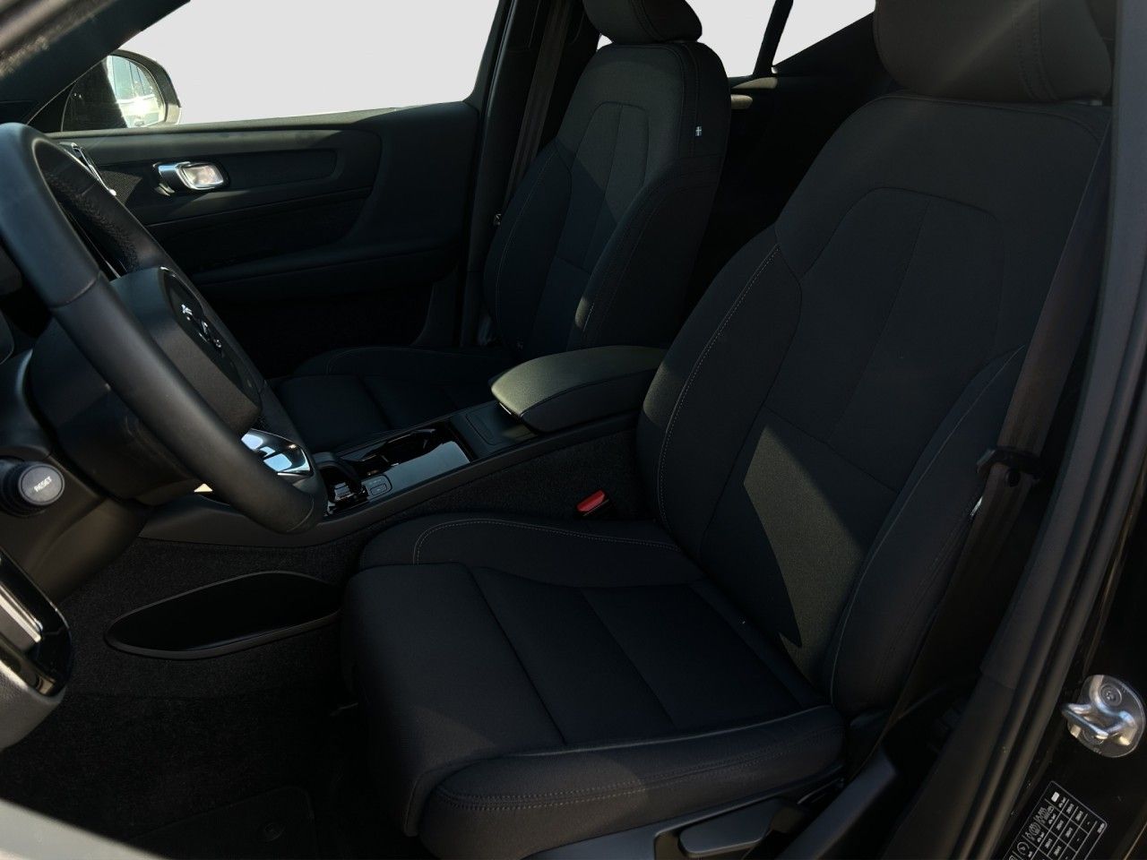 Volvo XC40 Core Pure Electric/Navi/LED/AHK/StHz/19Zoll