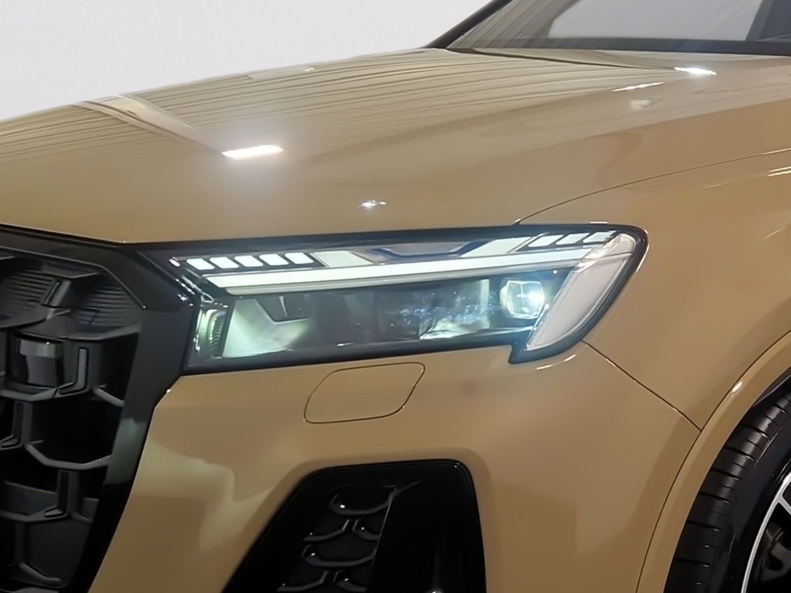 Audi Q7 50 TDI QUATTRO S LINE 7-SITZE +HD-MATRIX+AHK+
