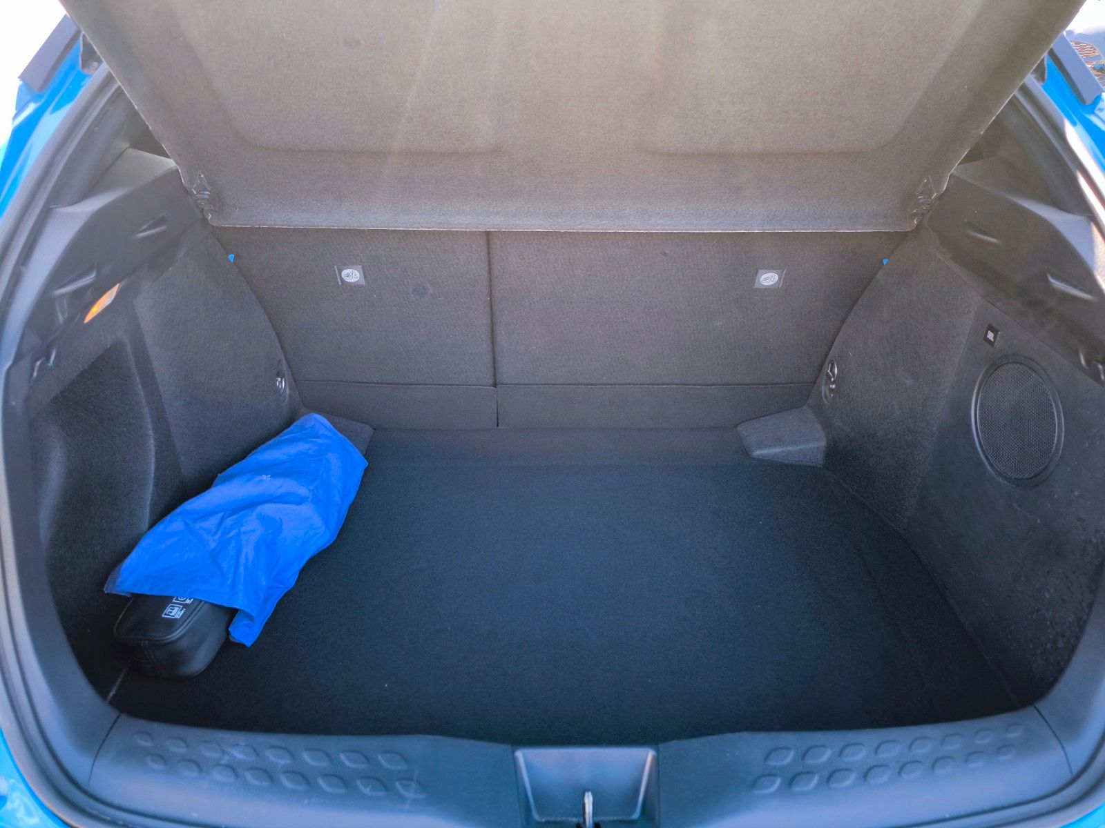 Toyota C-HR Hybrid Style Selection - Samsaru's Car Outlet