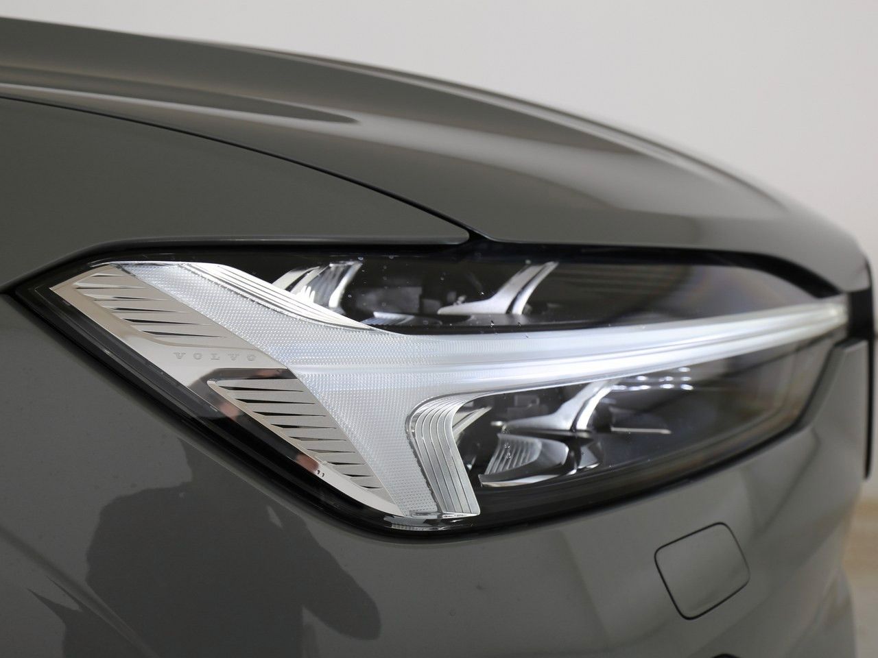 Volvo XC60 B4 Plus Dark AWD*Standh*360°*