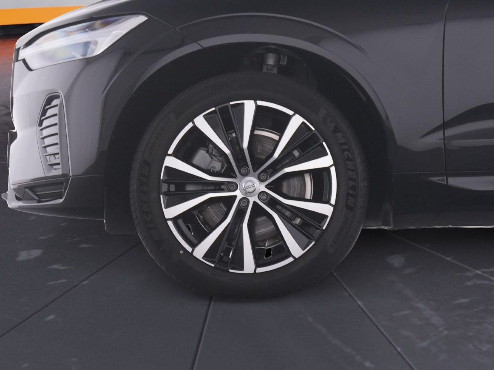 Volvo XC60 B4 Plus Dark - Samsaru's Car Outlet