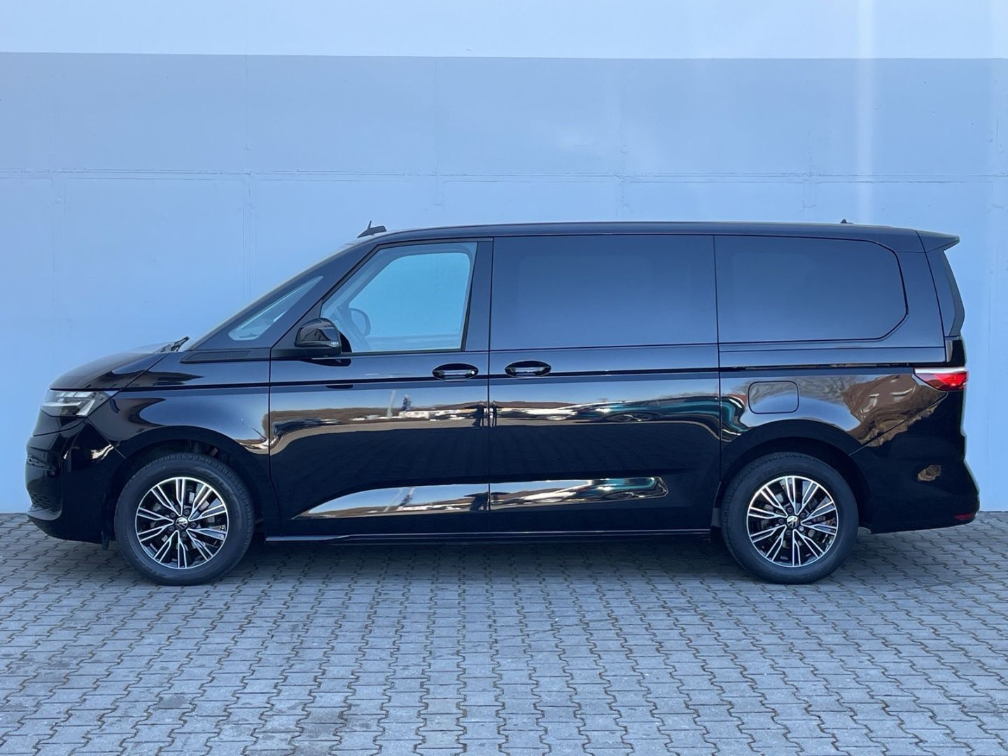 Volkswagen T7 Multivan 2.0 TDI DSG - Samsaru's Car Outlet