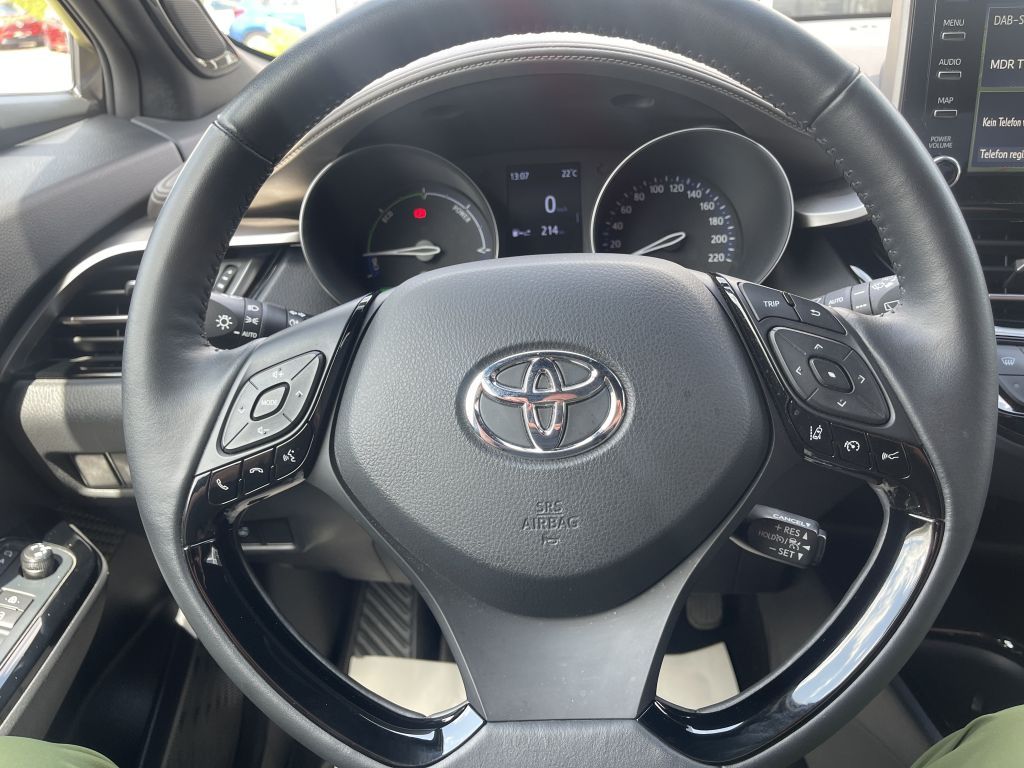 Toyota C-HR 2.0 Hybrid Lounge - Samsaru's Car Outlet