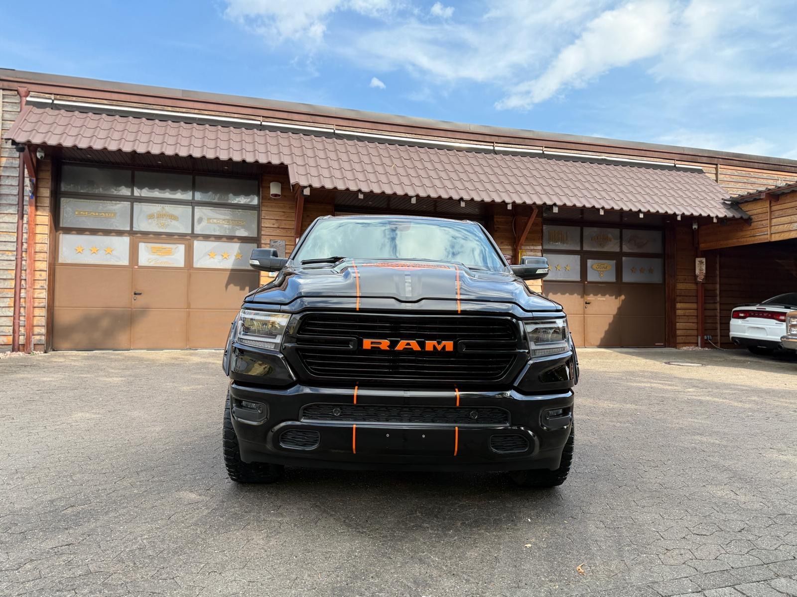 Dodge V8*OFFROAD*LIFT*BÜGEL*LED*4X4*NAVI*AHK*GARANTIE
