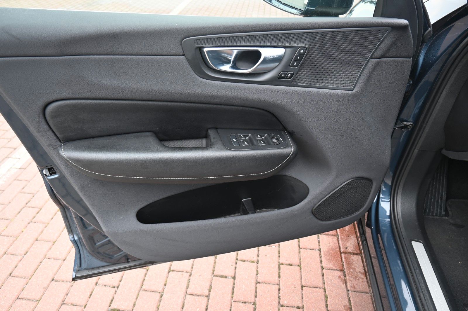 Volvo XC 60 Inscript. T8 PHEV AWD*HUD*Massage*Luft*AHK
