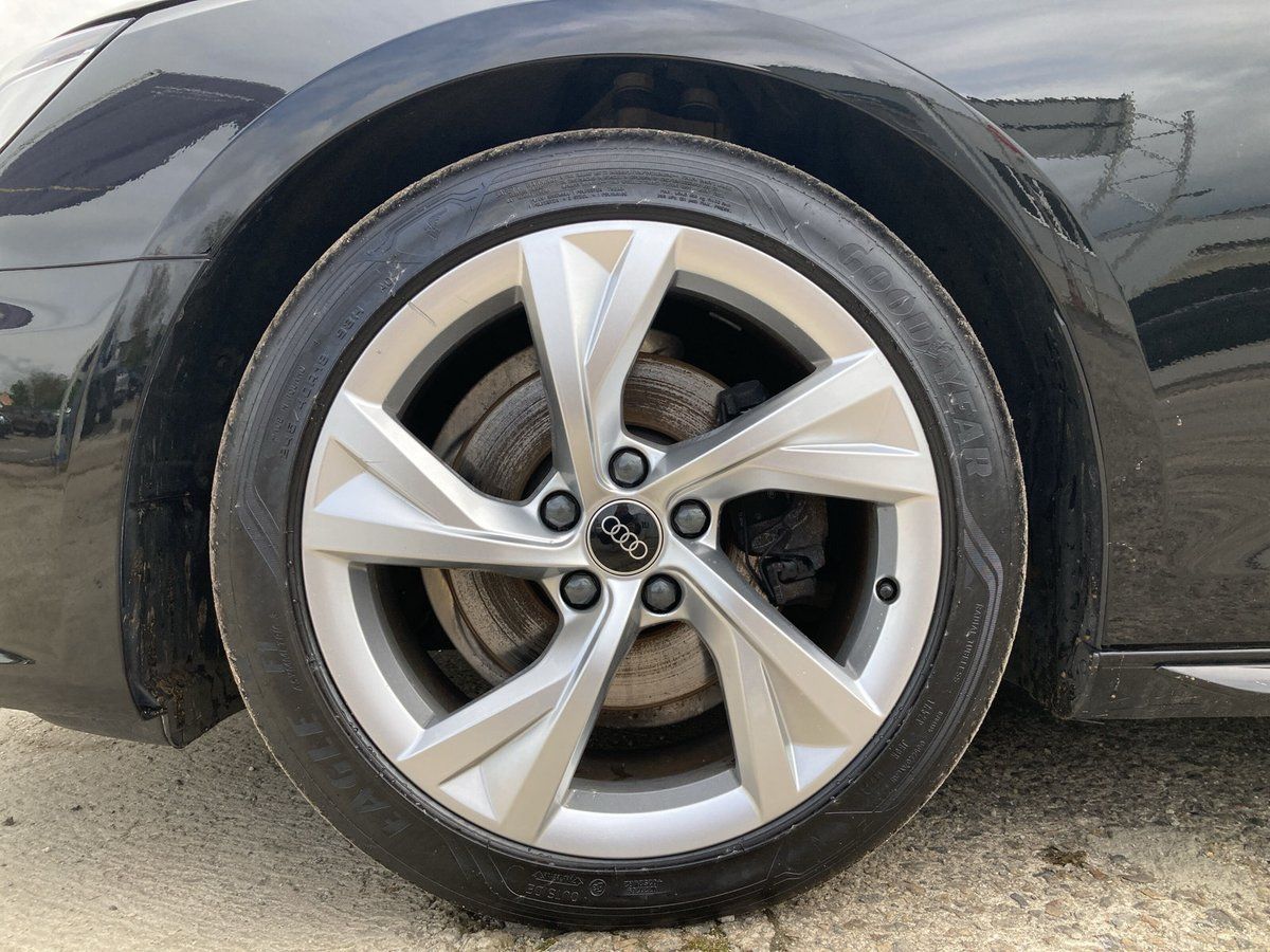 Audi A4 Avant 35 TFSI S line - Samsaru's Car Outlet