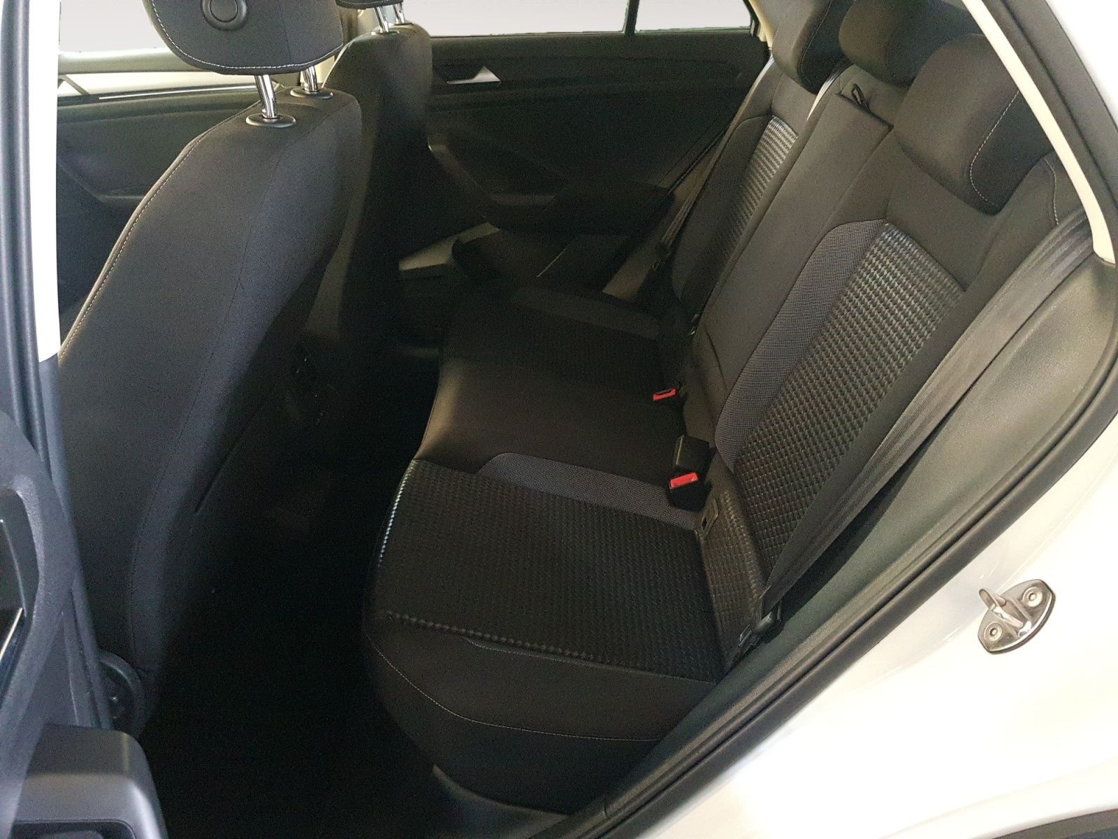 Volkswagen T-Roc 1.5 TSI DSG Active - Samsaru's Car Outlet