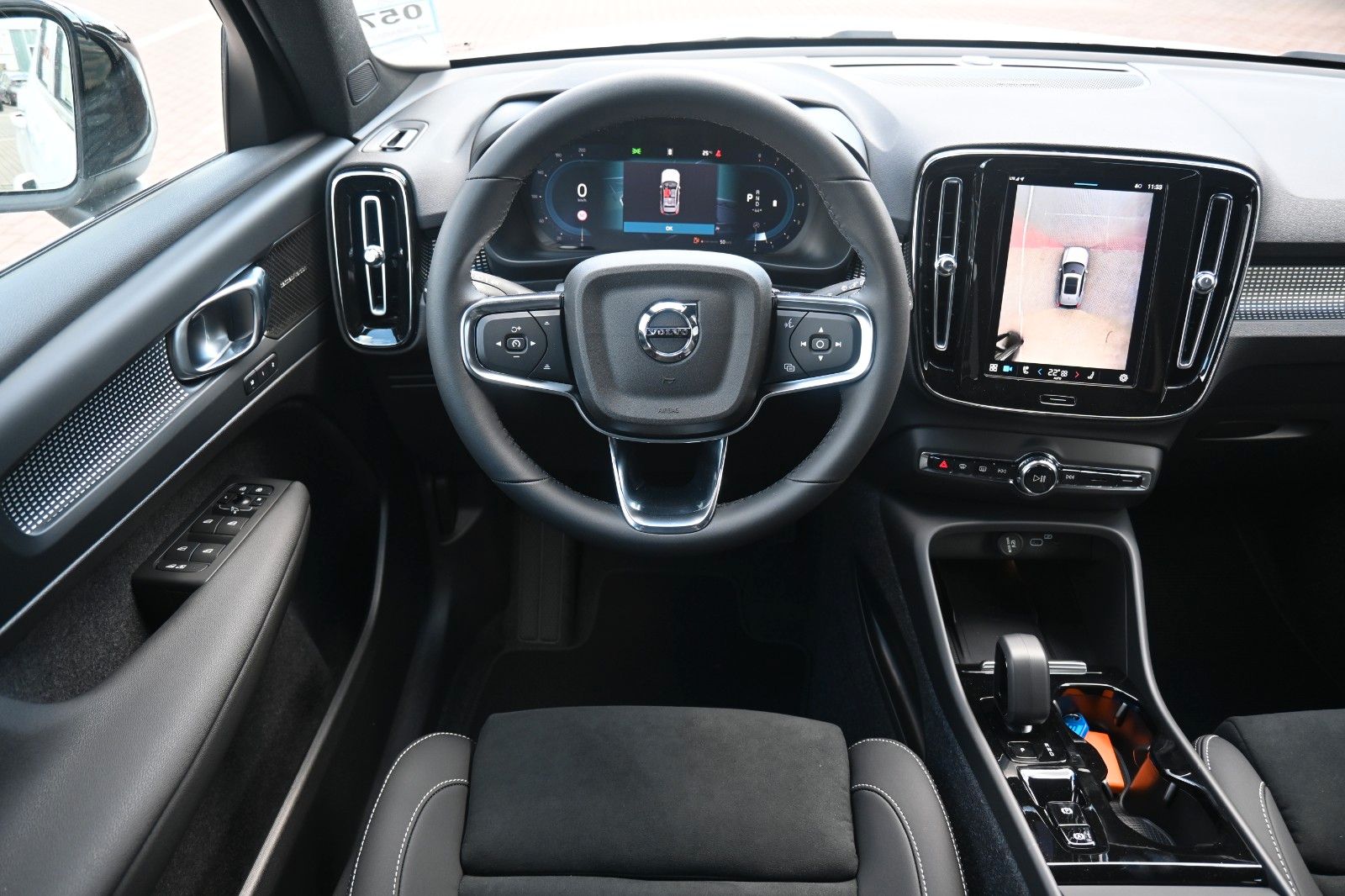 Volvo XC40 B4 DKG Plus Dark*H&K*FSHZG*360°*ACC*AHK