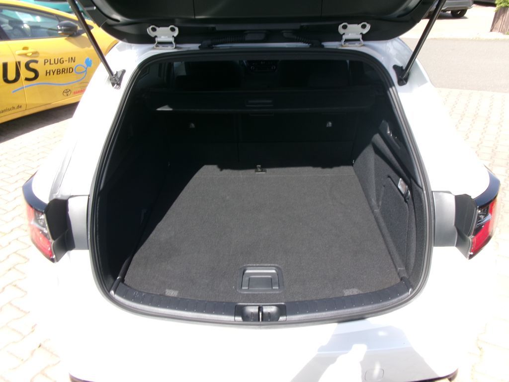 Toyota Corolla 2.0 Hybrid TS Team - Samsaru's Car Outlet