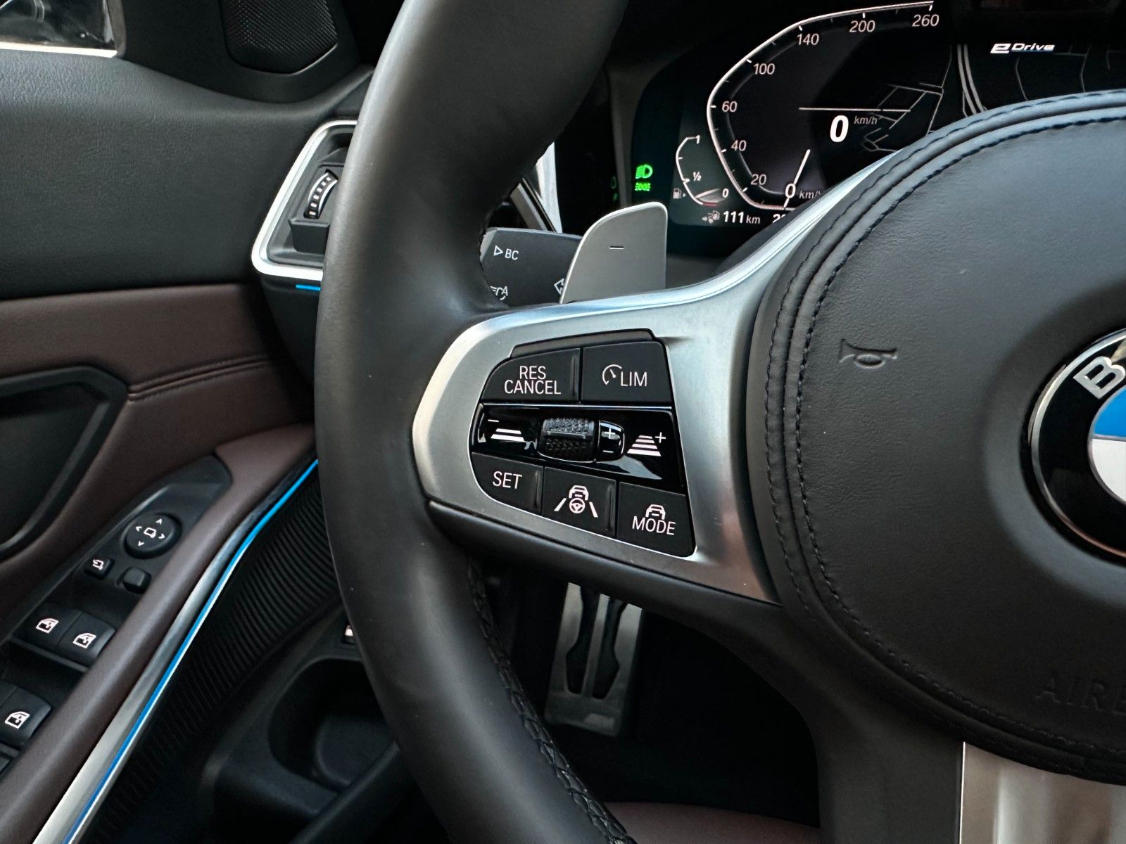 BMW 330e M Sport Shadow - Samsaru's Car Outlet