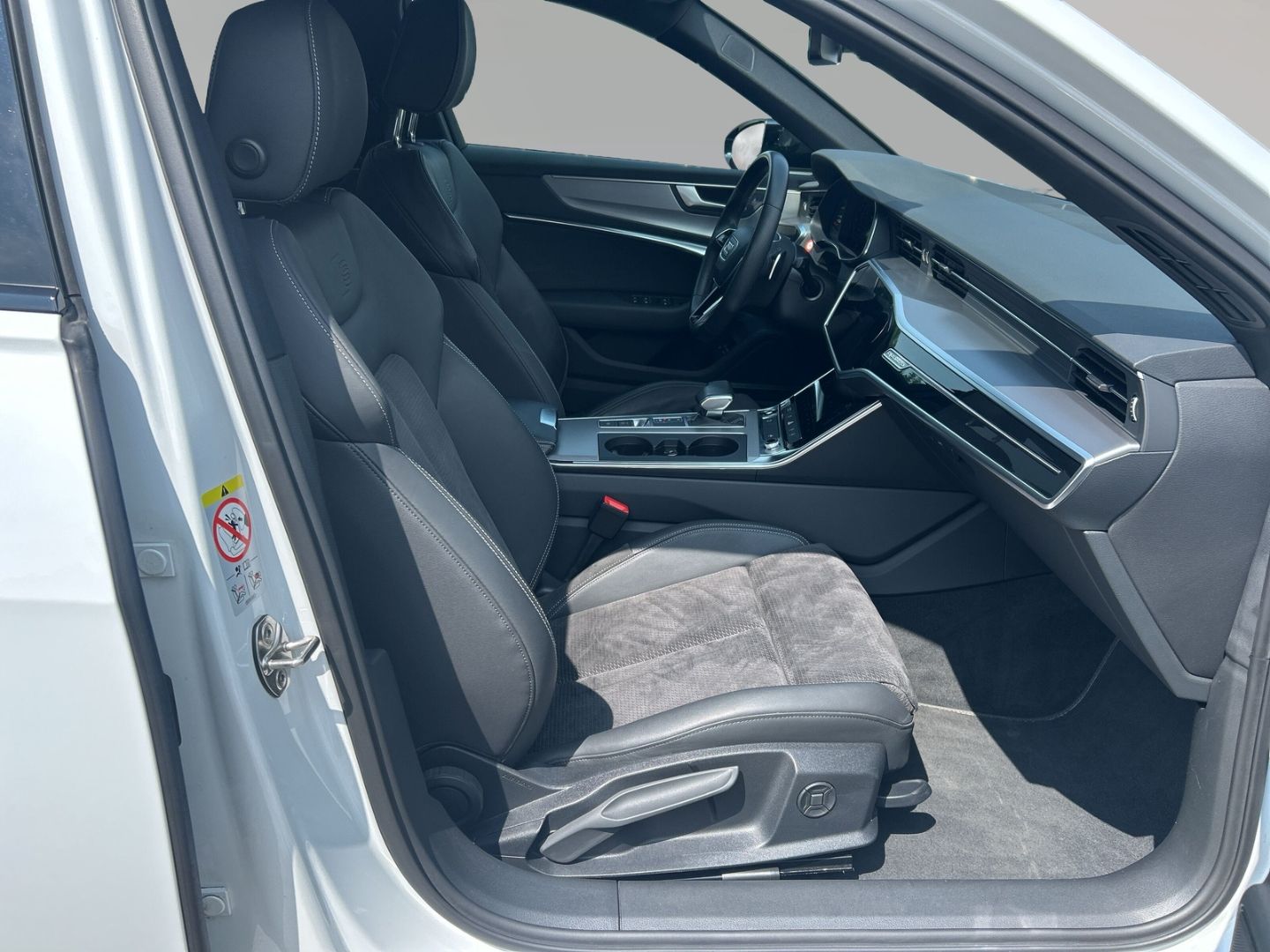 Audi A6 Avant 55 TFSI e sport qu - Samsaru's Car Outlet