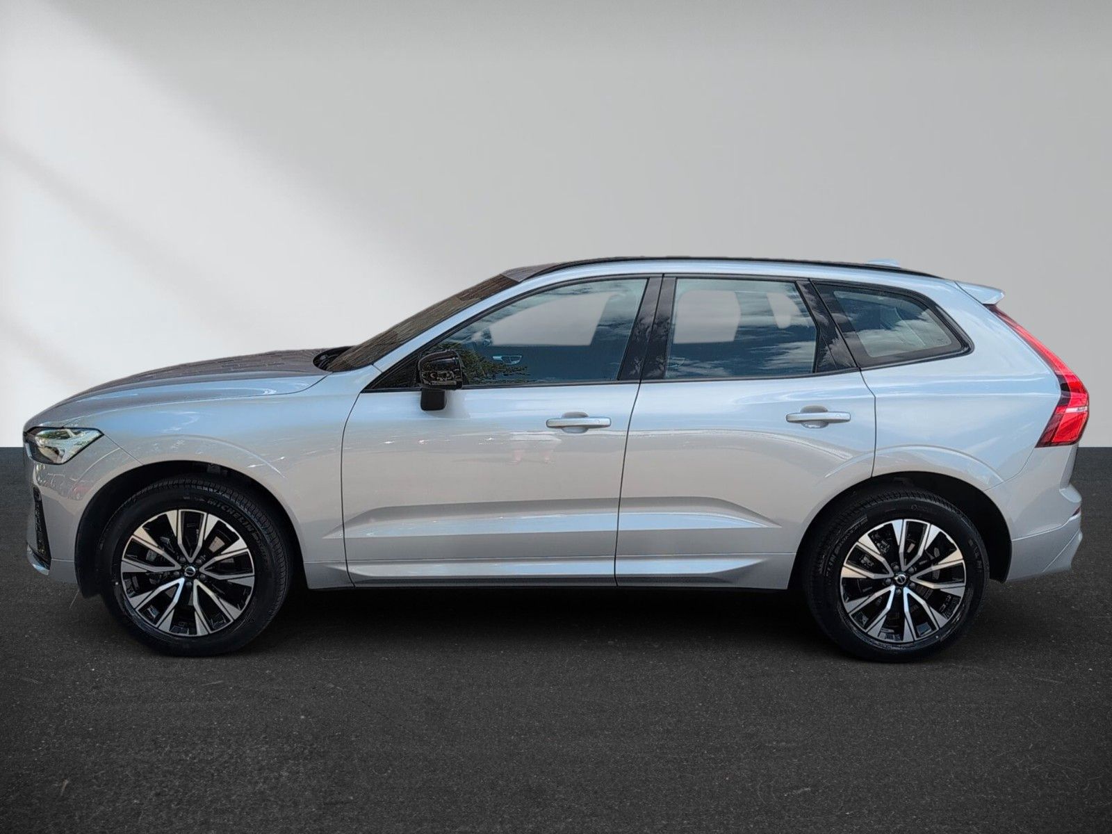 Volvo XC 60 B5 Plus Dark AWD - Samsaru's Car Outlet