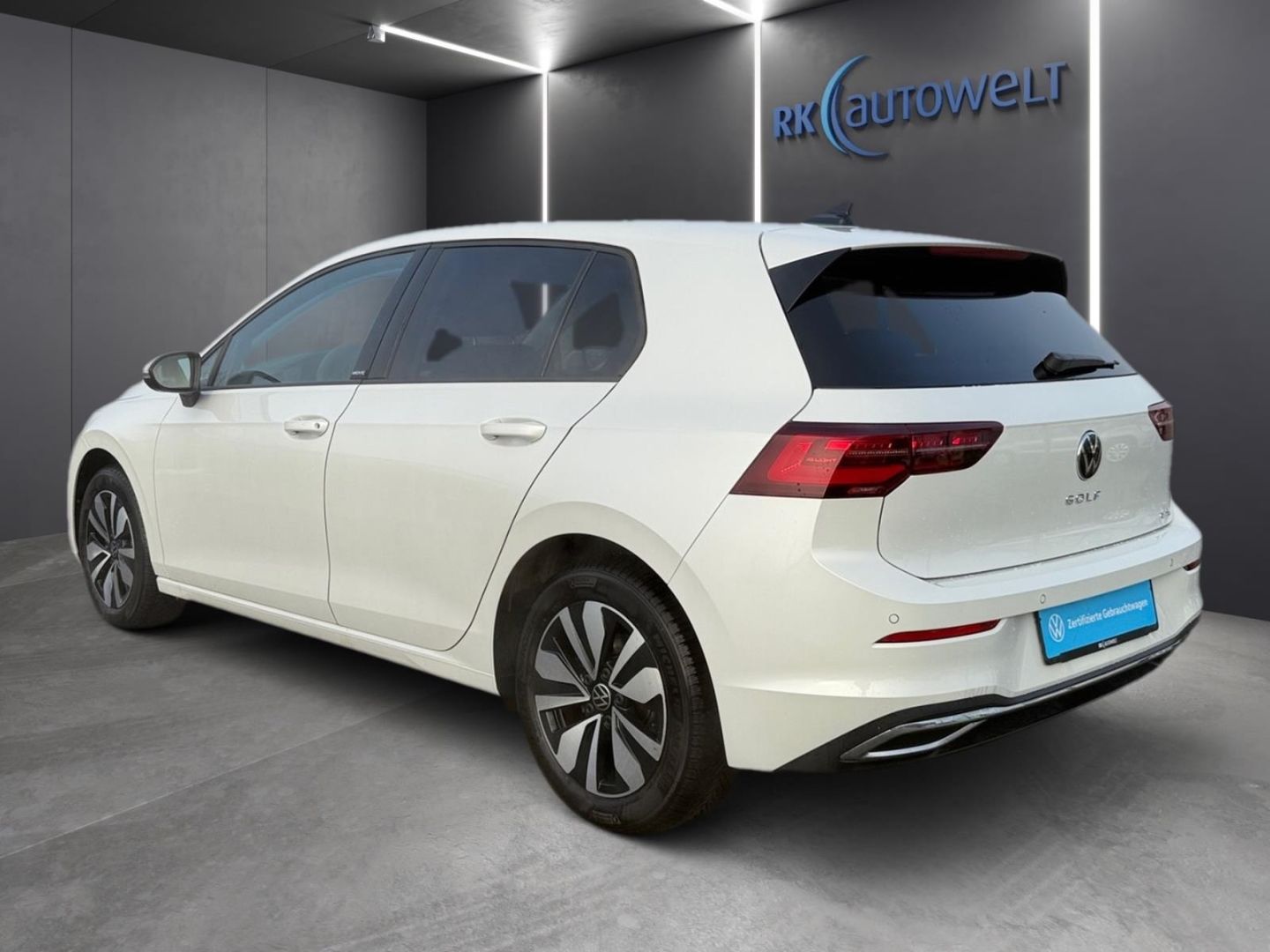 Volkswagen Golf 8 VIII Move 1.5 eTSI - Samsaru's Car Outlet