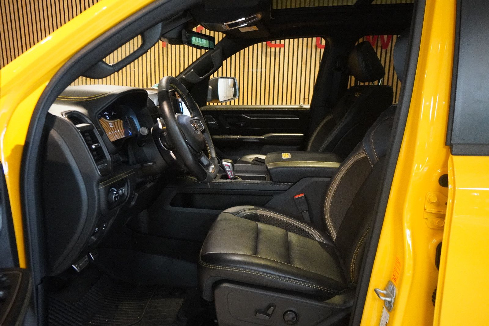 Dodge RAM 1500 TRX V8 6.2 L -Hardtop-MWST-Top Zustand
