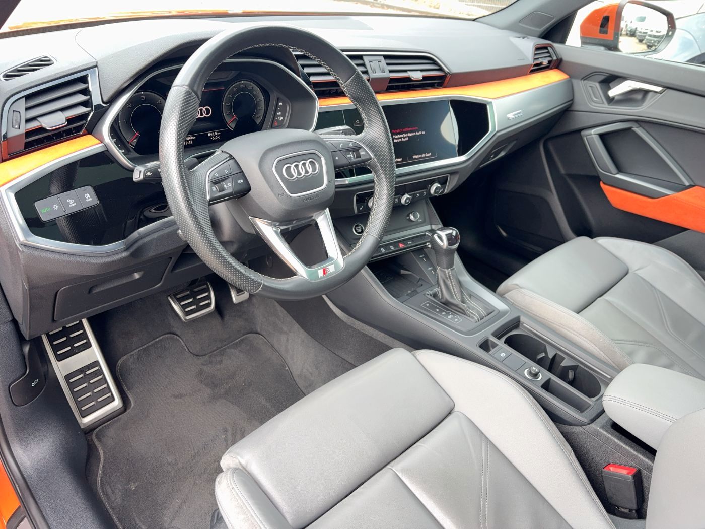 Audi Q3 S line TDI S tronic Kamera/Pano/AHK/ACC/LED