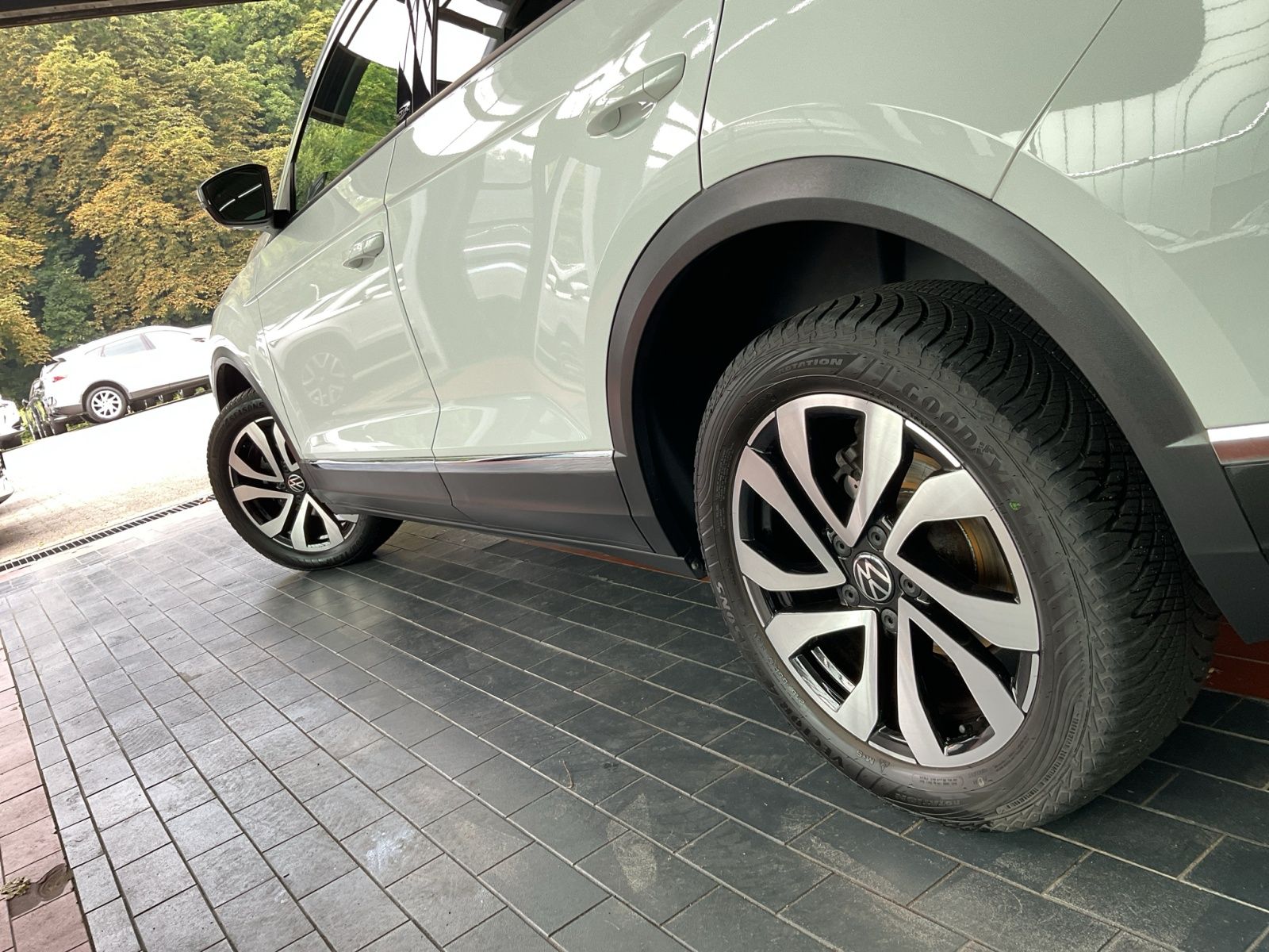 Volkswagen T-Roc 1.5 TSI DSG Active - Samsaru's Car Outlet