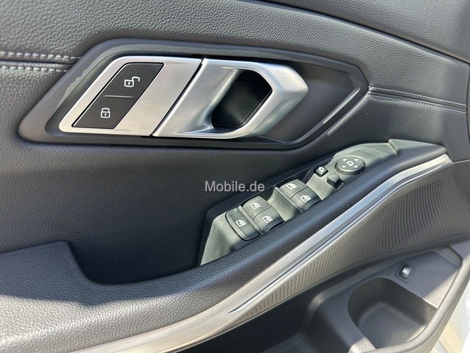 BMW 330e Sport Line - Samsaru's Car Outlet