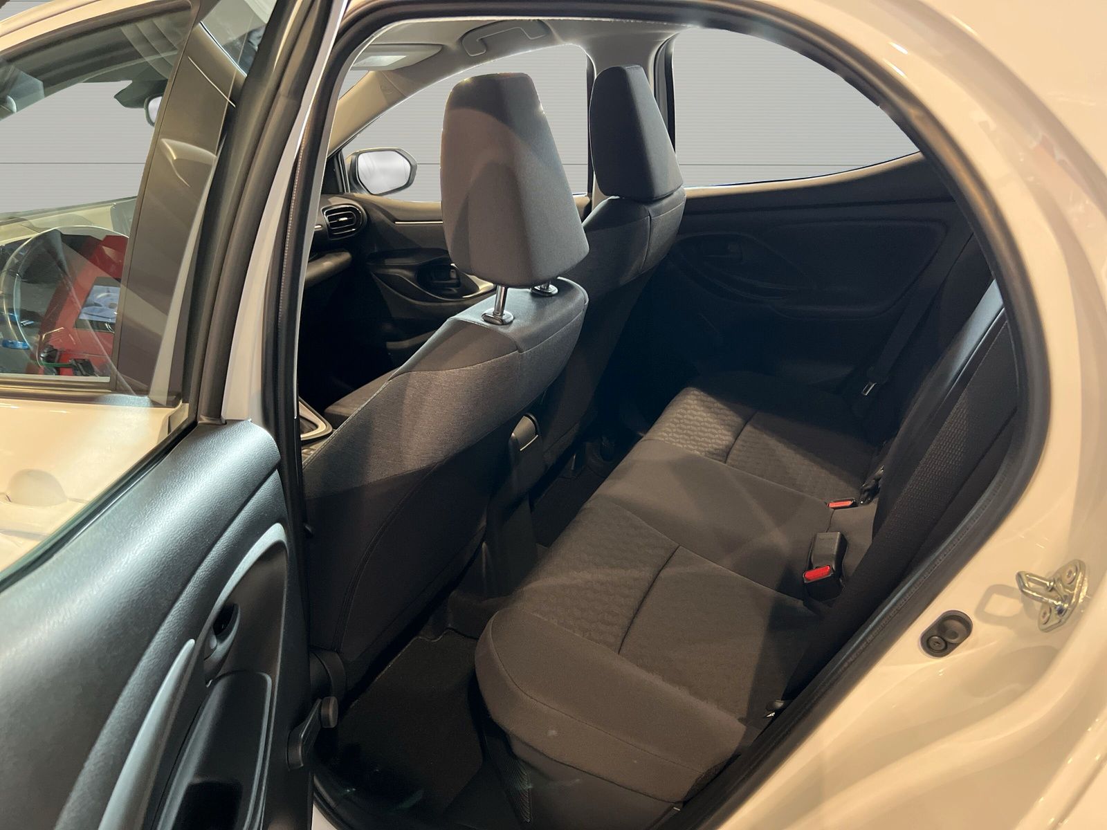 Toyota Yaris 1.5 Hybrid Business Edition - Samsaru's Car Outlet