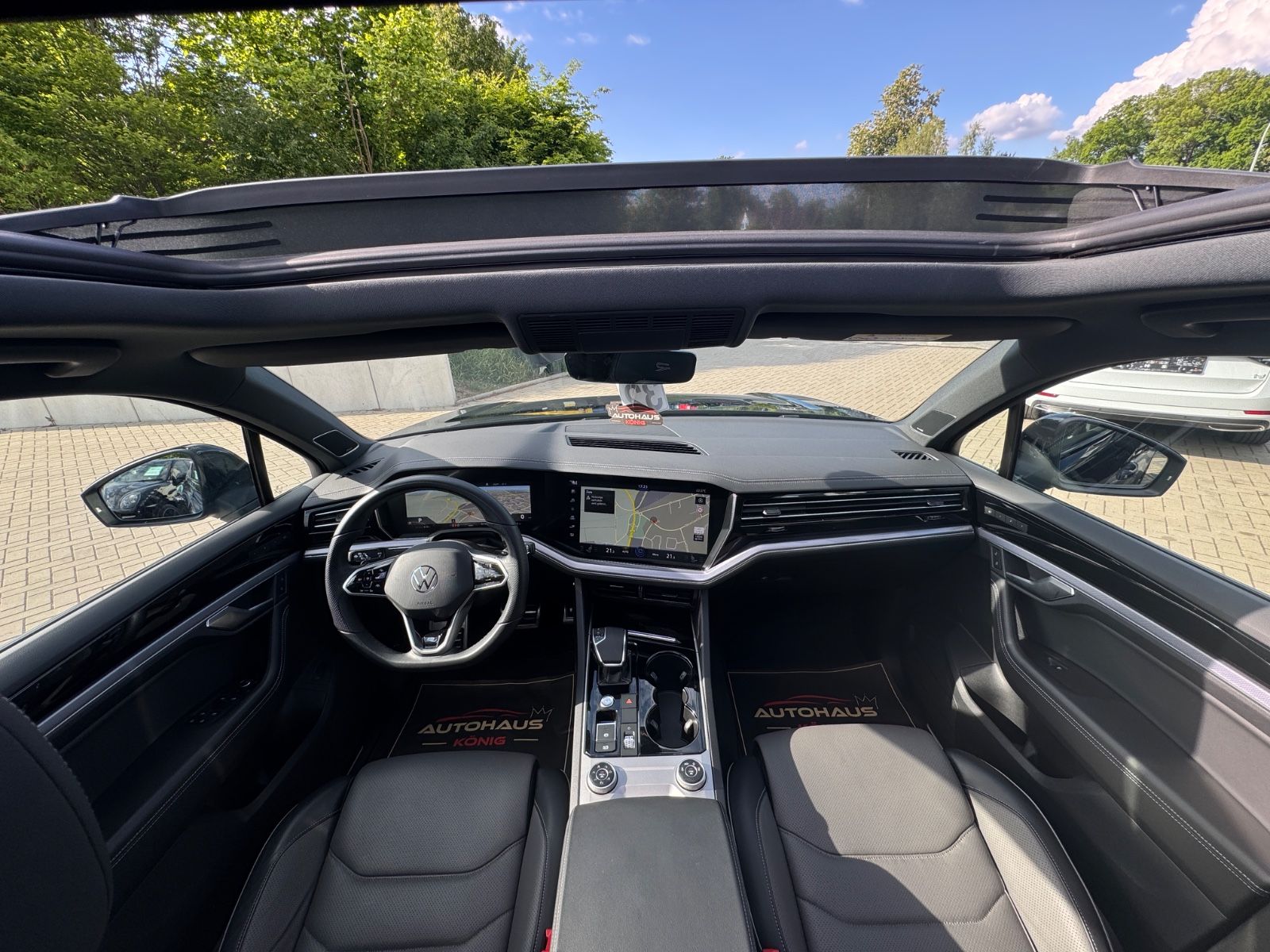Volkswagen Touareg R-Line 4M Black - Samsaru's Car Outlet