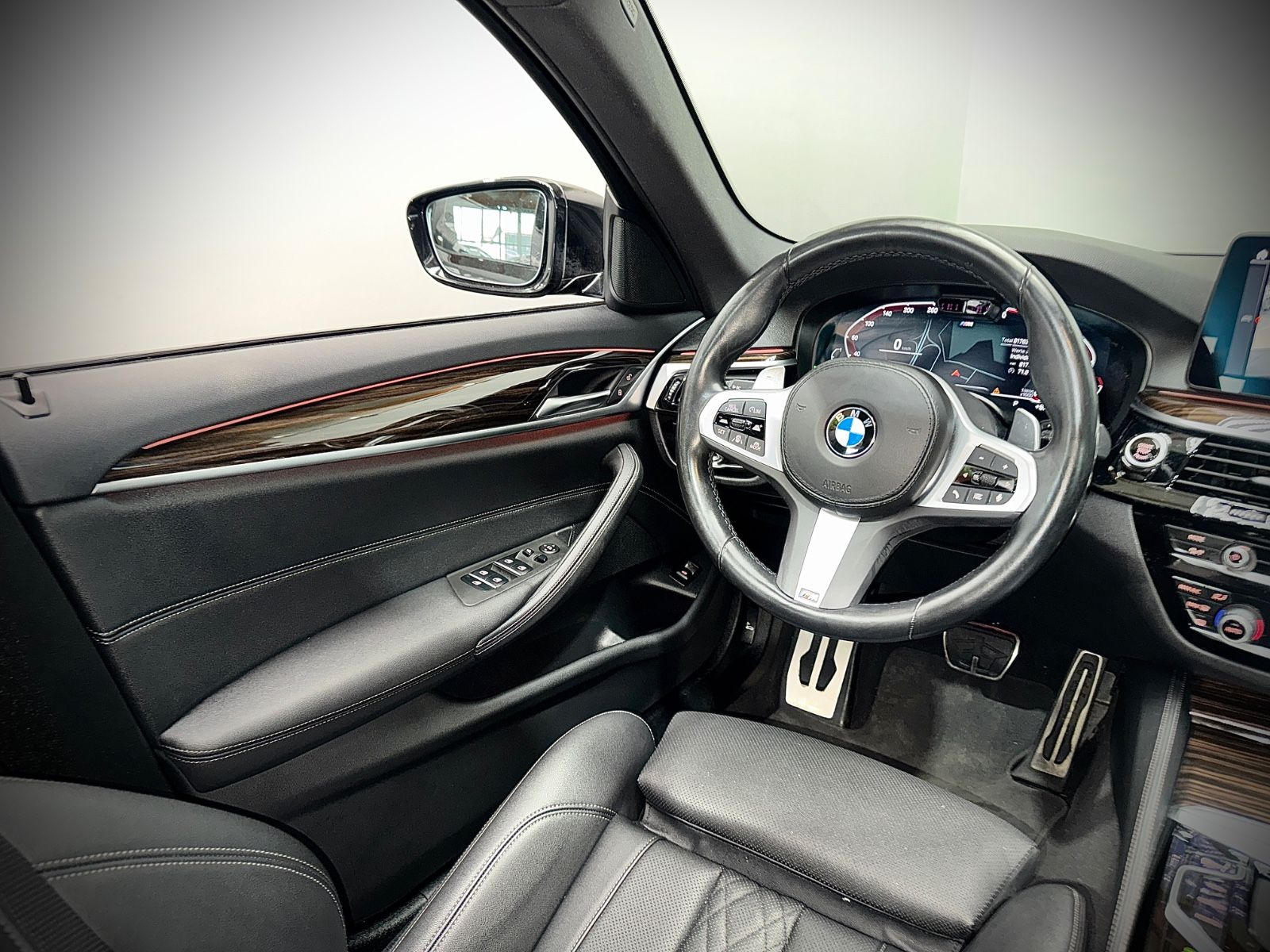BMW 530d*X-DRIVE*M-SPORT*PANO*LASER*HUD*HiFi*1.Hd