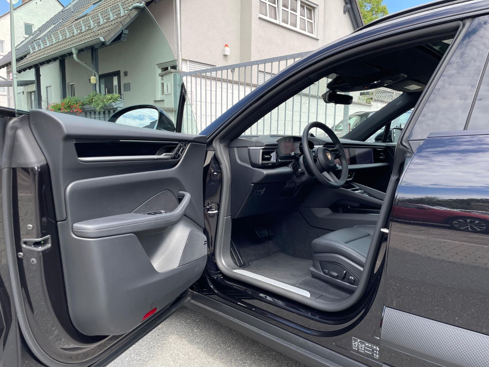 Porsche Macan 4 - Samsaru's Car Outlet