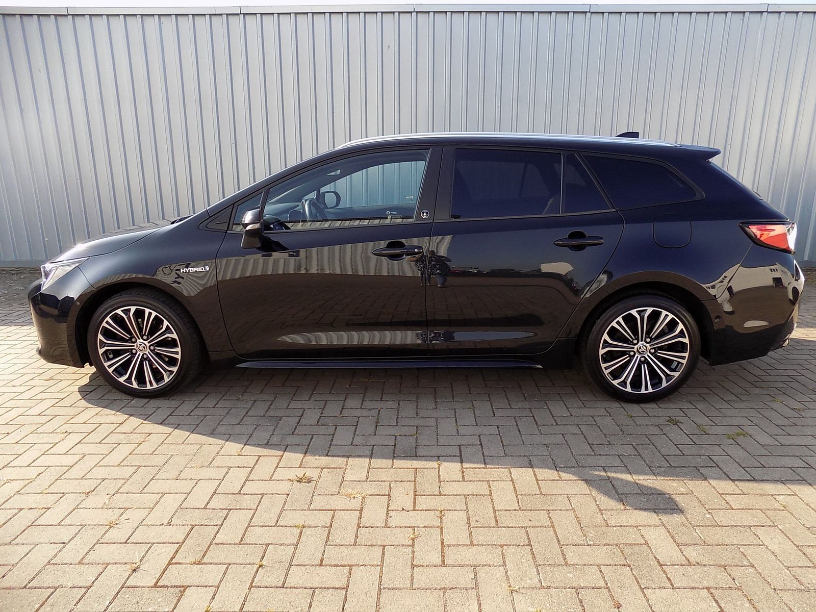 Toyota Corolla Touring Sports 2.0 l Hybrid Team D - Samsaru's Car Outlet