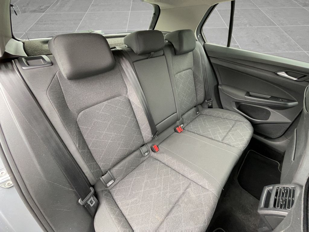 Volkswagen Golf VIII 1.5 TSI Life - Samsaru's Car Outlet