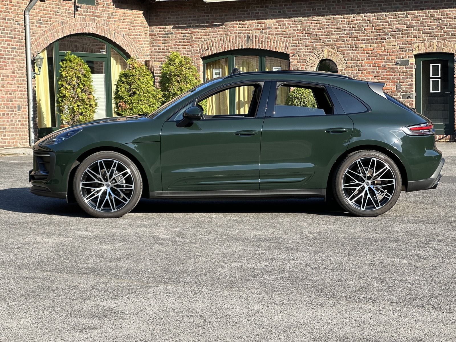 Porsche Macan T - Samsaru's Car Outlet
