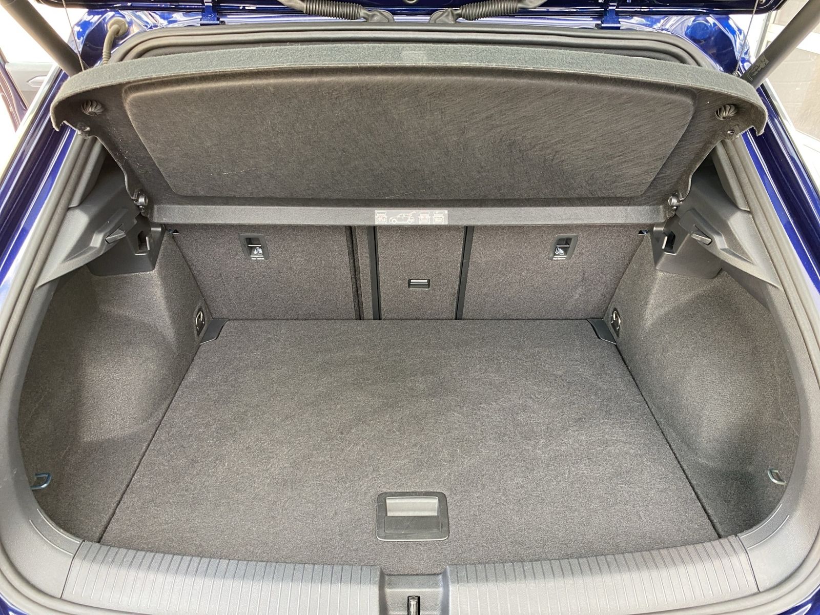 Volkswagen T-Roc 2.0 TSI 4Motion R-Line - Samsaru's Car Outlet