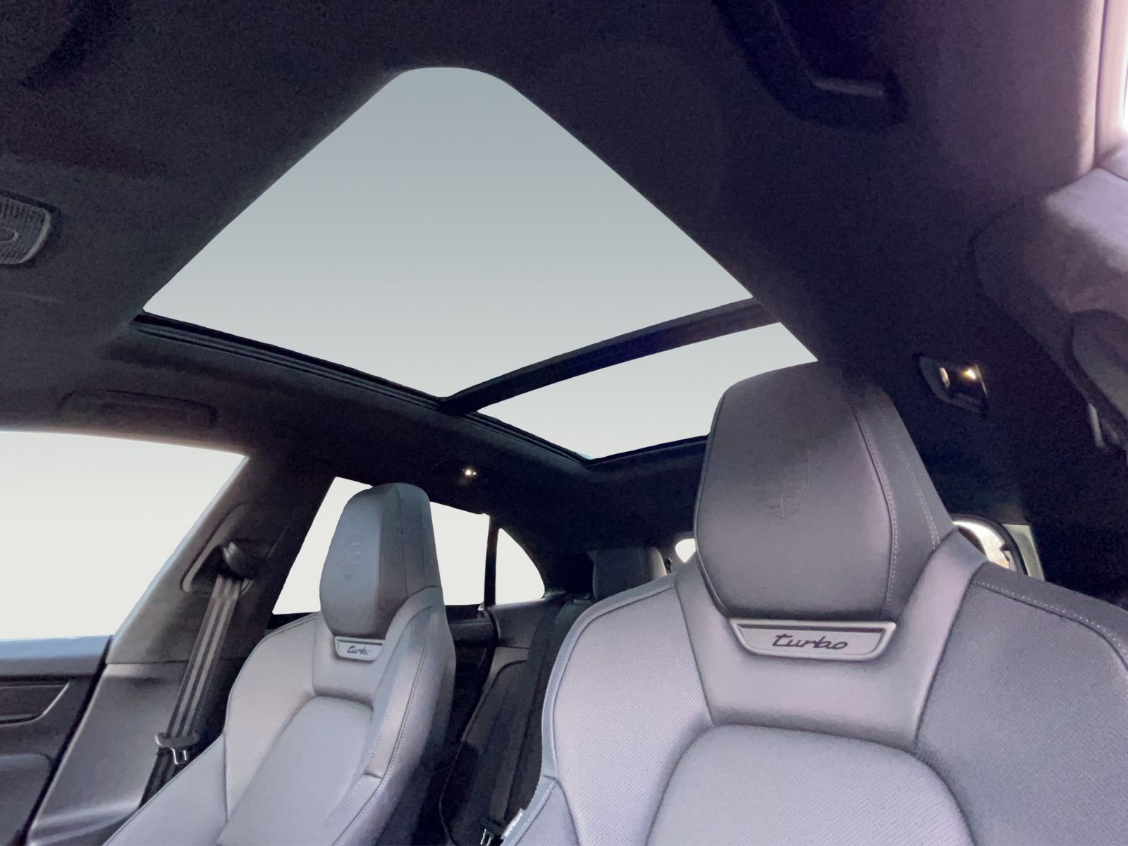 Porsche Macan Turbo - Samsaru's Car Outlet
