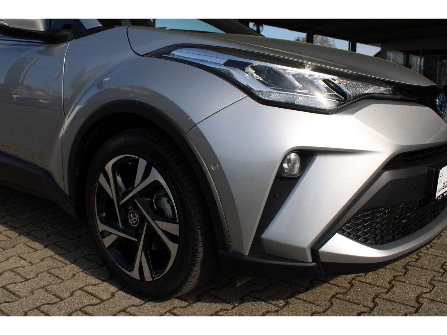 Toyota C-HR Hybrid - Samsaru's Car Outlet